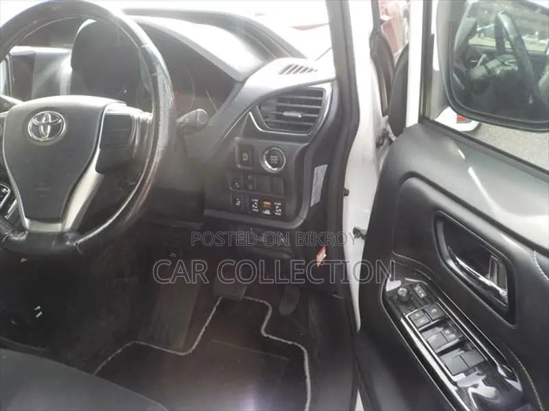 Toyota Esquire Gi Premium 2021