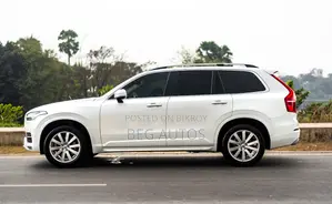 Volvo XC90 T5 Momentum AWD 2019 White