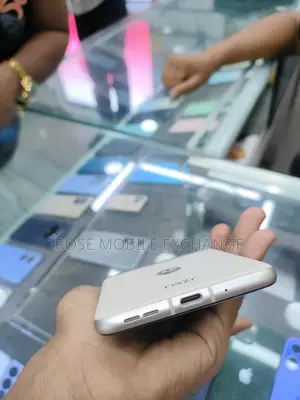 Motorola Razr ৮/২৫৬ এক্সচেঞ্জ (ব্যবহৃত)