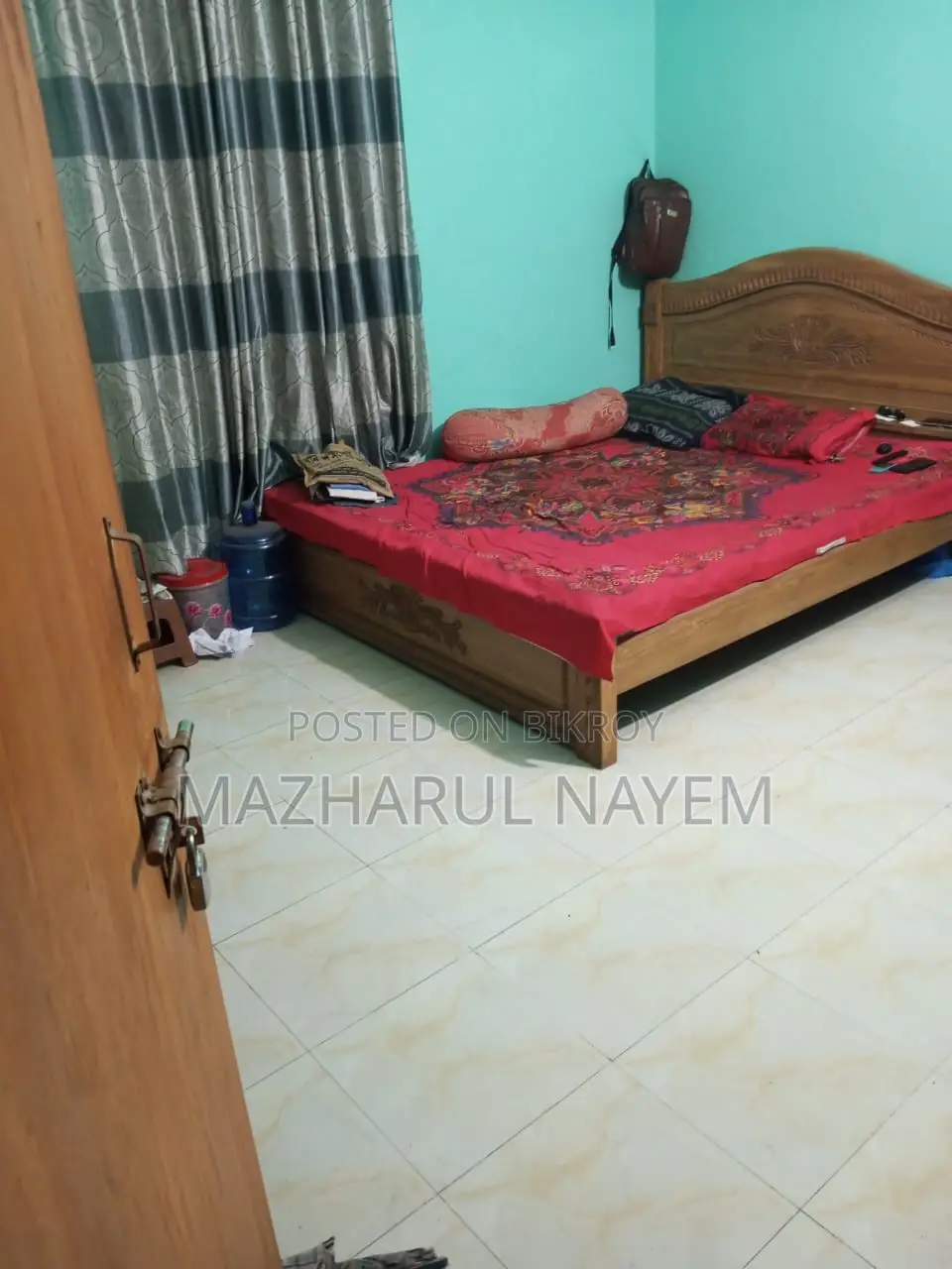 One room available for rent in a three-room flat