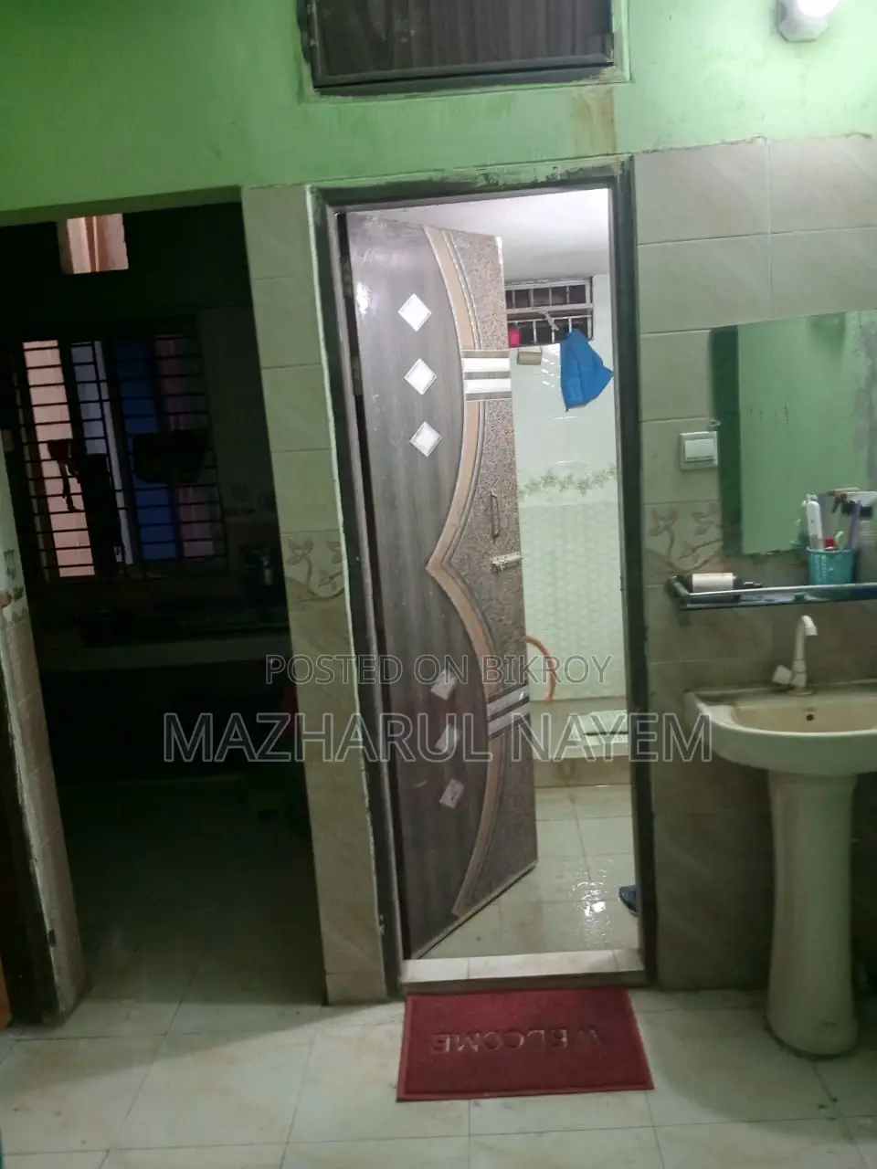 One room available for rent in a three-room flat