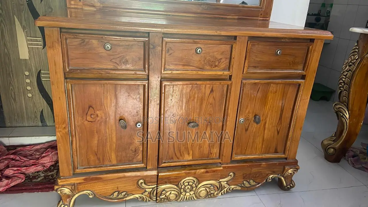 Beautiful and sturdy wooden dressing table for sale