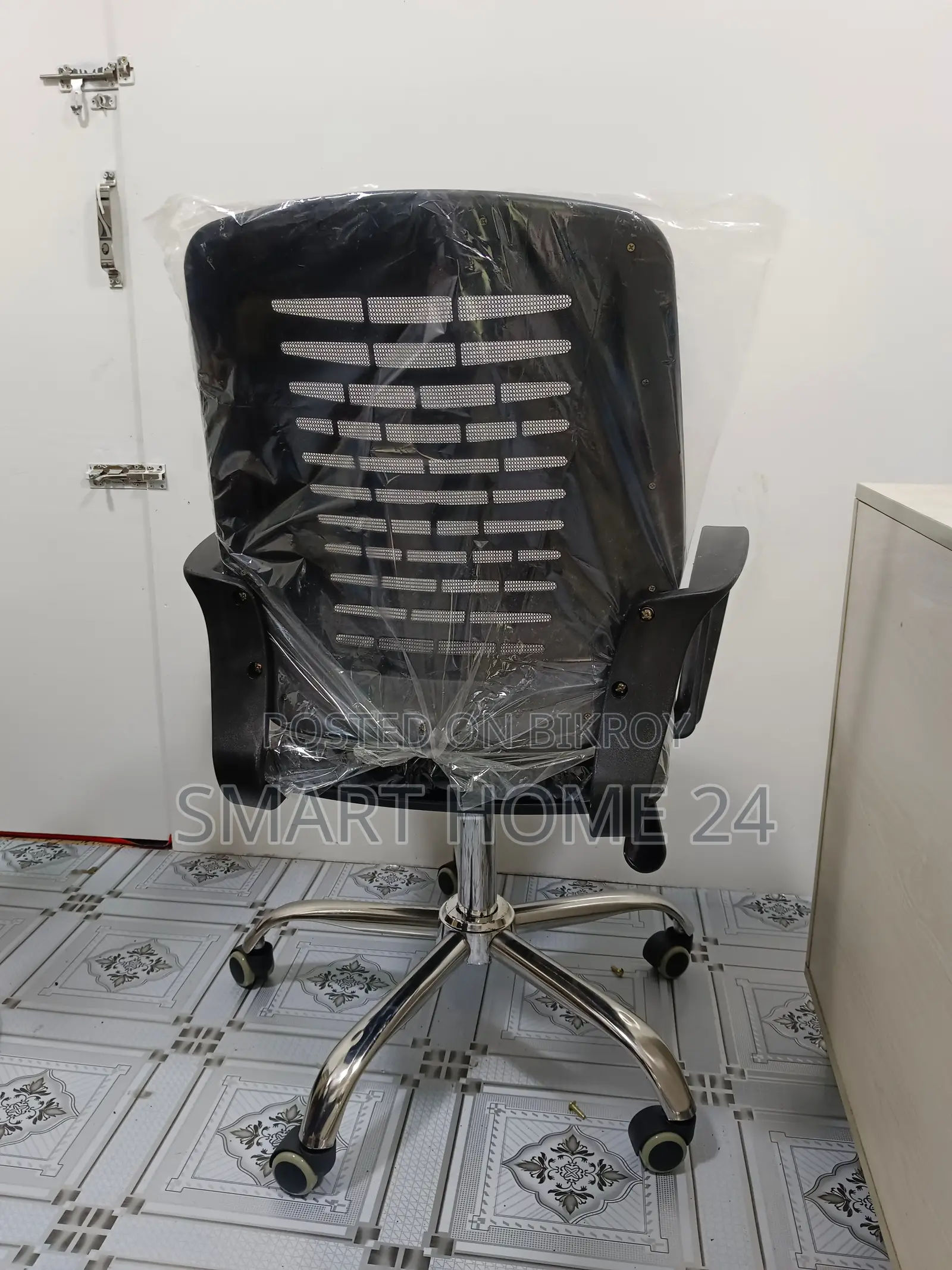 Modern Breathable Office Chair – Smart Design for Comfort and Durability