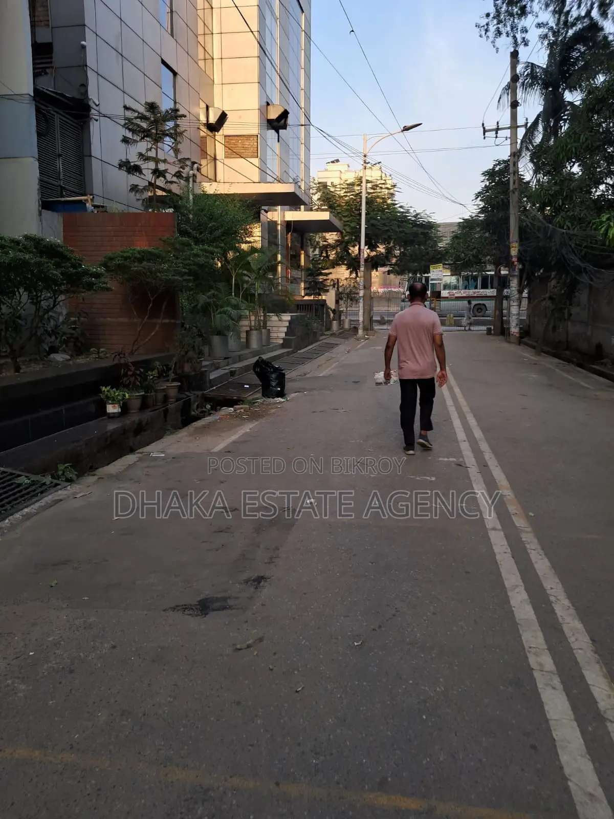 গুলশান এভিনিউতে বাণিজ্যিক ভবন বিক্রয়