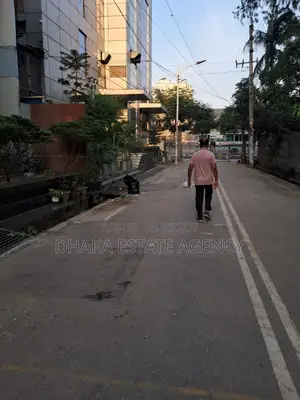 গুলশান এভিনিউতে বাণিজ্যিক ভবন বিক্রয়