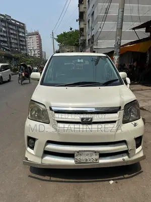Toyota Noah 2004