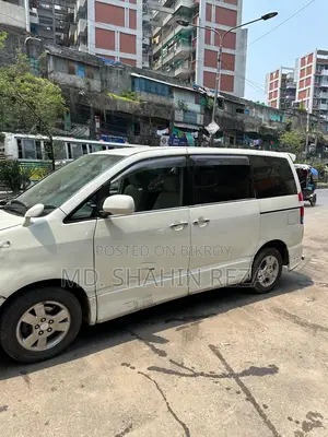 Toyota Noah 2004