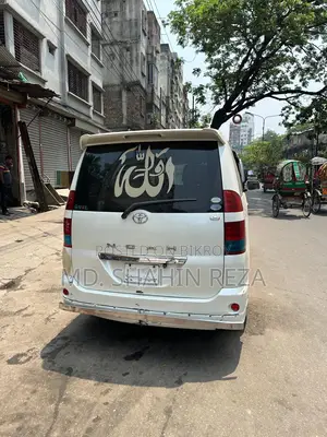 Toyota Noah 2004