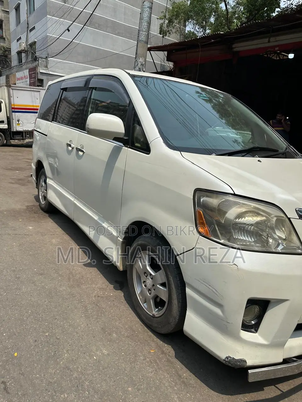 Toyota Noah 2004