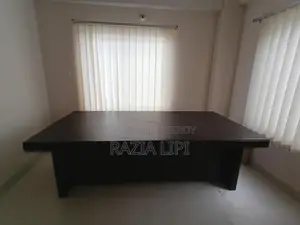 অফিস কনফারেন্স টেবিল