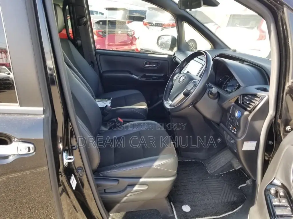 Toyota Noah SI WXB Hybrid 2021