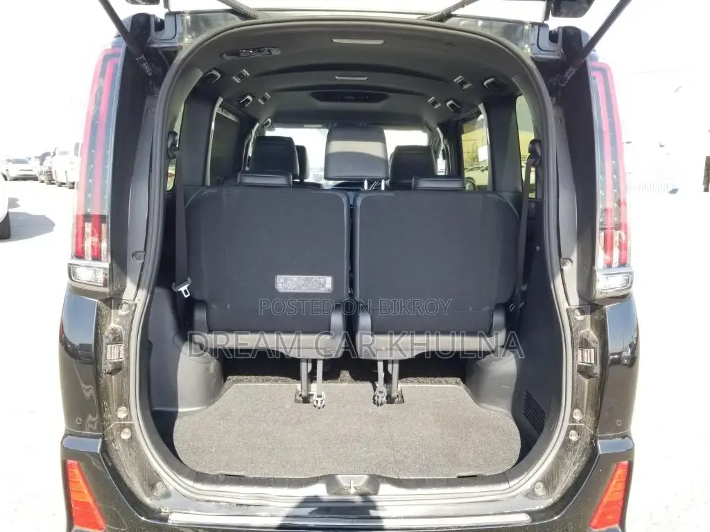Toyota Noah SI WXB Hybrid 2021