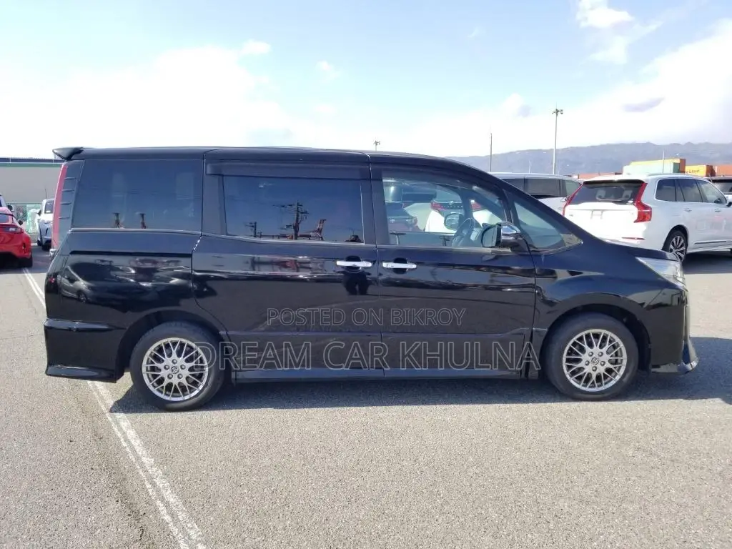Toyota Noah SI WXB Hybrid 2021