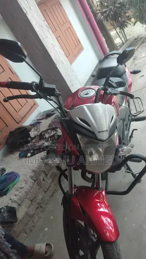 হোন্ডা সিবি ২০১৬ লাল