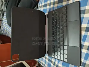 Apple Magic Keyboard (11-inch)