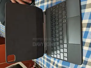Apple Magic Keyboard (11-inch)