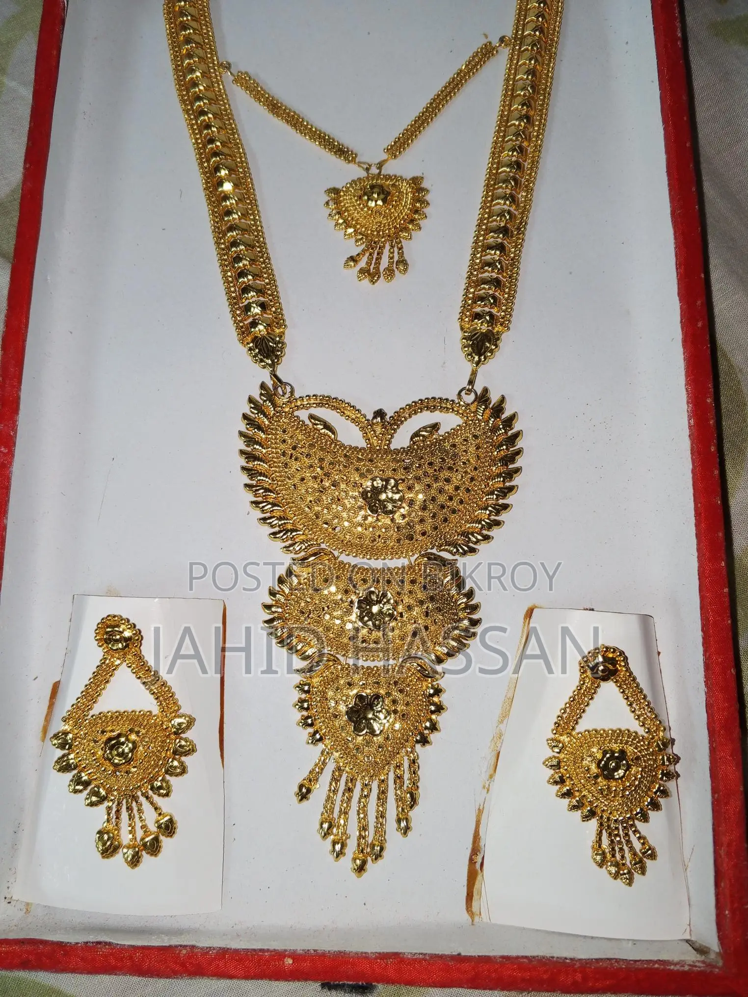 Necklace set with earrings
