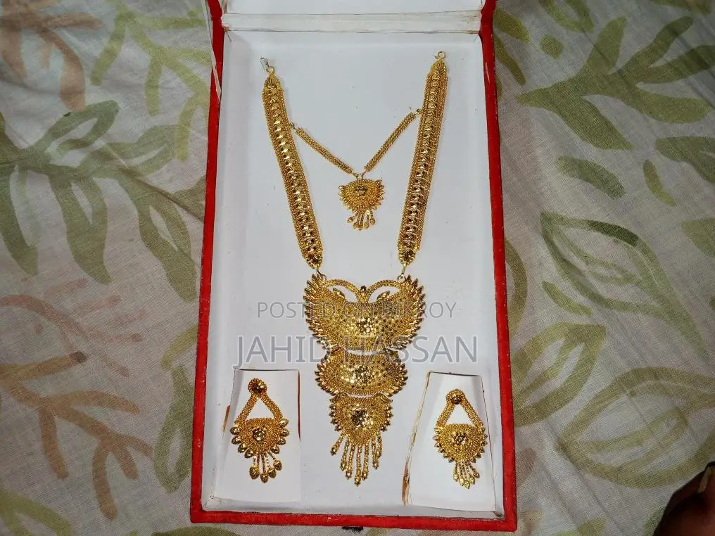 Necklace set with earrings