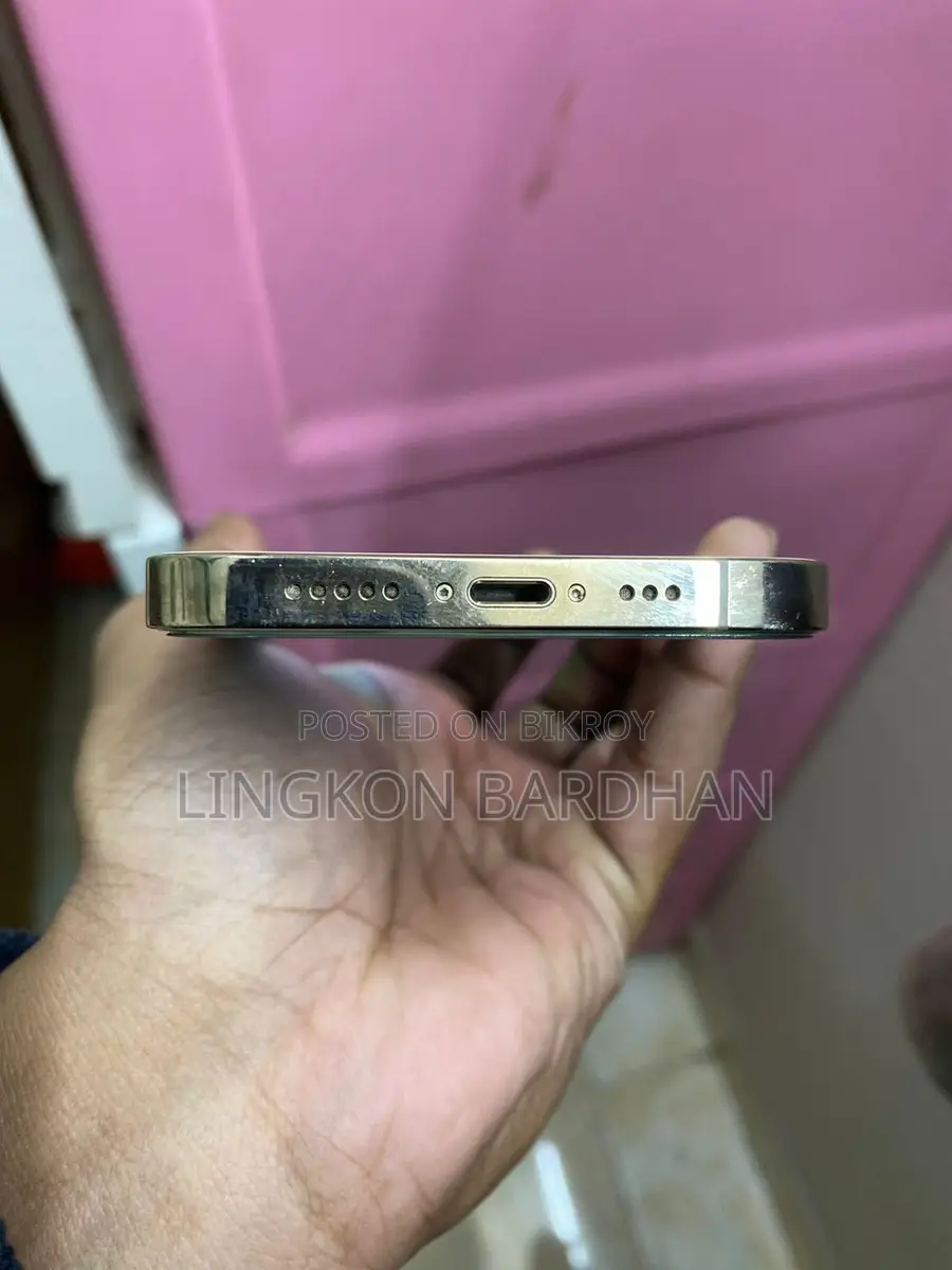 Apple iPhone 12 Pro . (Used)