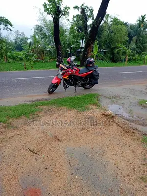 Honda Hornet . 2020