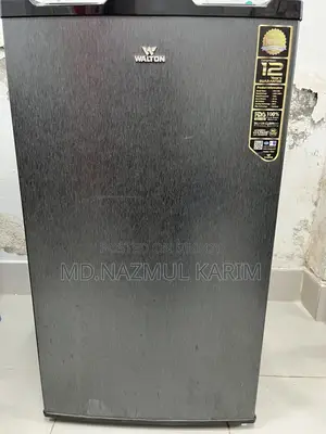 ফার্মেসীর থাই-গ্লাসের রেক ও ফ্রিজ