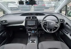 Toyota Prius S HYBRID 2020