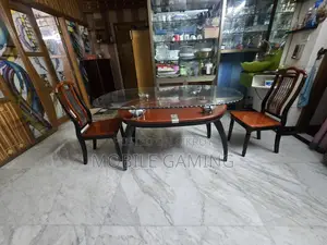 ৬ সিটার গ্লাস টপ ডাইনিং টেবিল ল্যাকার করা কাঠের ফ্রেমসহ।