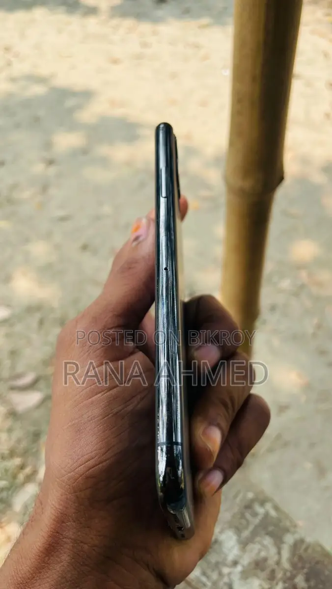Apple iPhone 11 Pro Max . (Used)