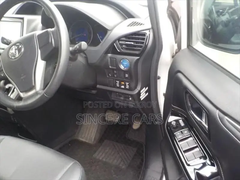 Toyota Esquire GI HYB 4 POINT 2021