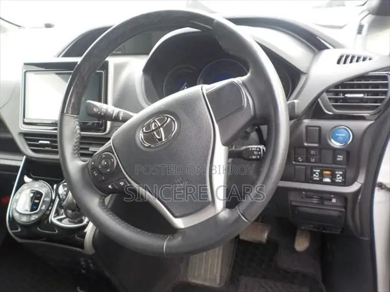 Toyota Esquire GI HYB 4 POINT 2021