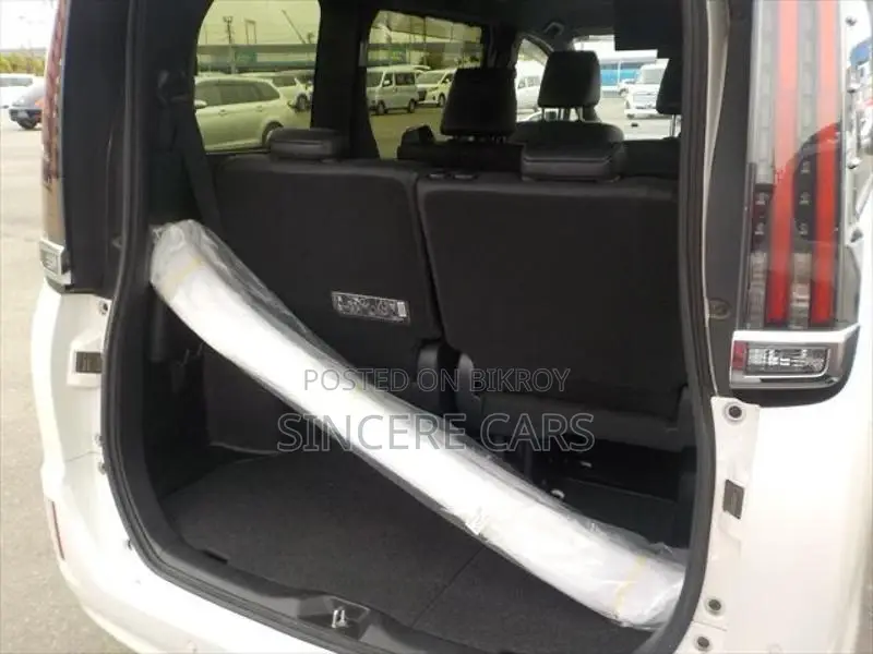 Toyota Esquire GI HYB 4 POINT 2021