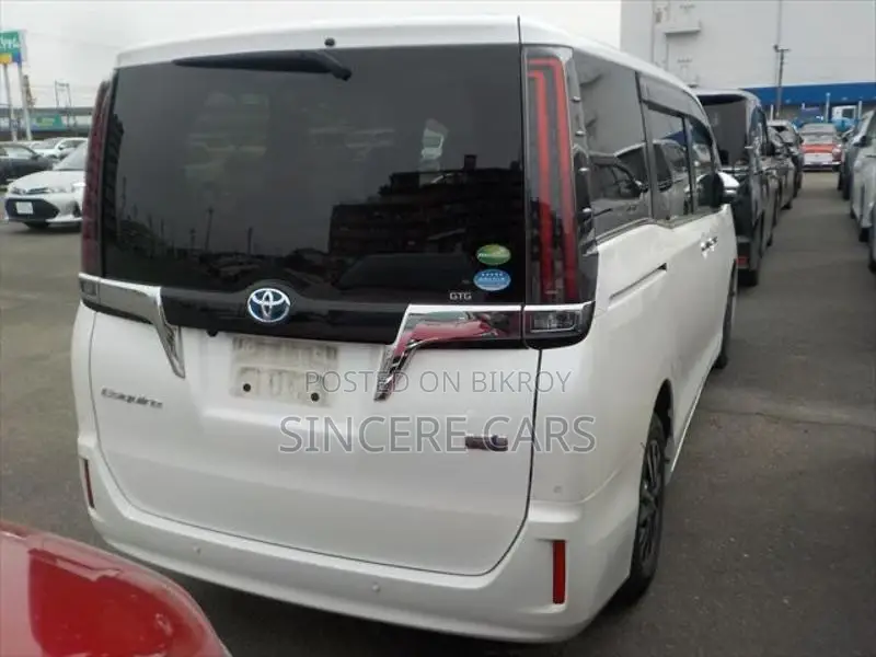 Toyota Esquire GI HYB 4 POINT 2021