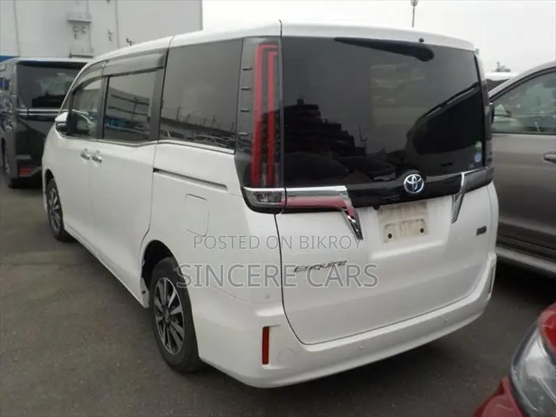 Toyota Esquire GI HYB 4 POINT 2021