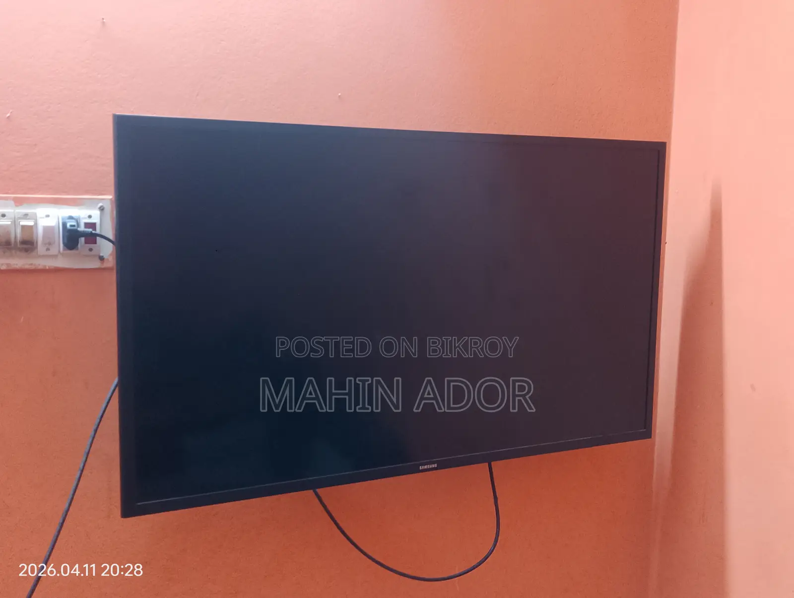 SAMSUNG TV 40 INCH DISPLAY