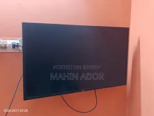 SAMSUNG TV 40 INCH DISPLAY