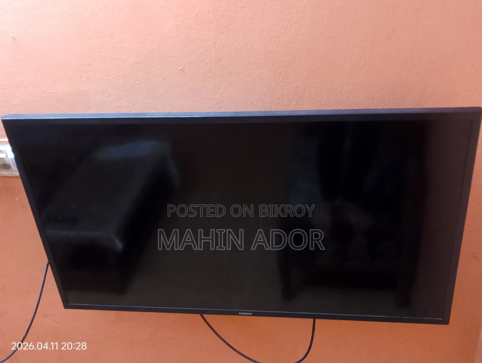 SAMSUNG TV 40 INCH DISPLAY