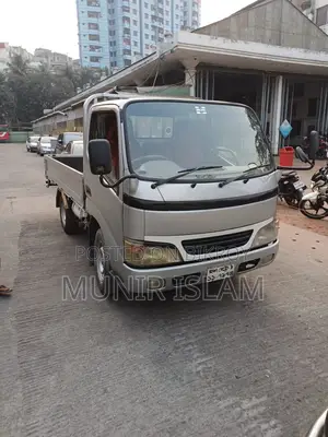 টয়োটা ডাইনা ২০০৪