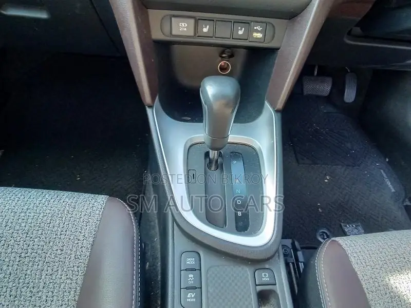Toyota Yaris Cross Z Red 4.5 Point 2021