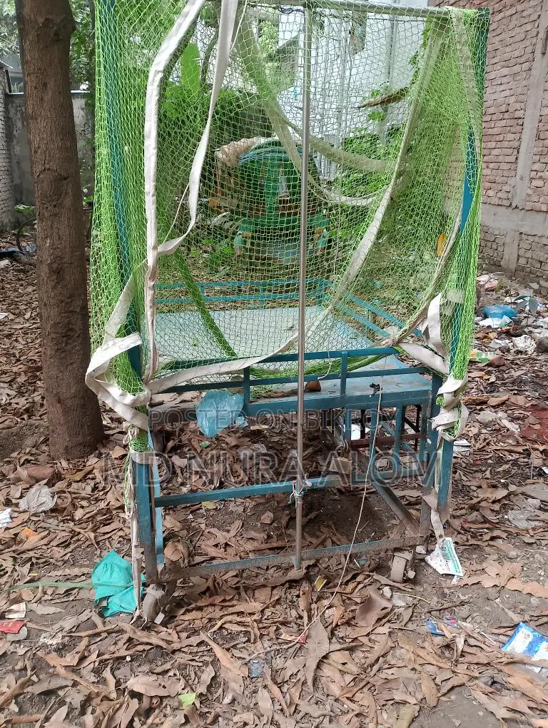 ফুটপাতে বিক্রি গাড়ী