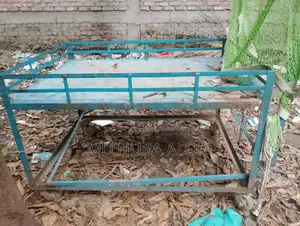 ফুটপাতে বিক্রি গাড়ী