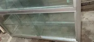 এলমনিয়াম শোকেস