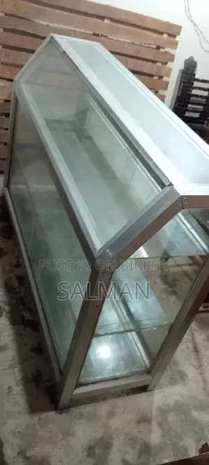 এলমনিয়াম শোকেস