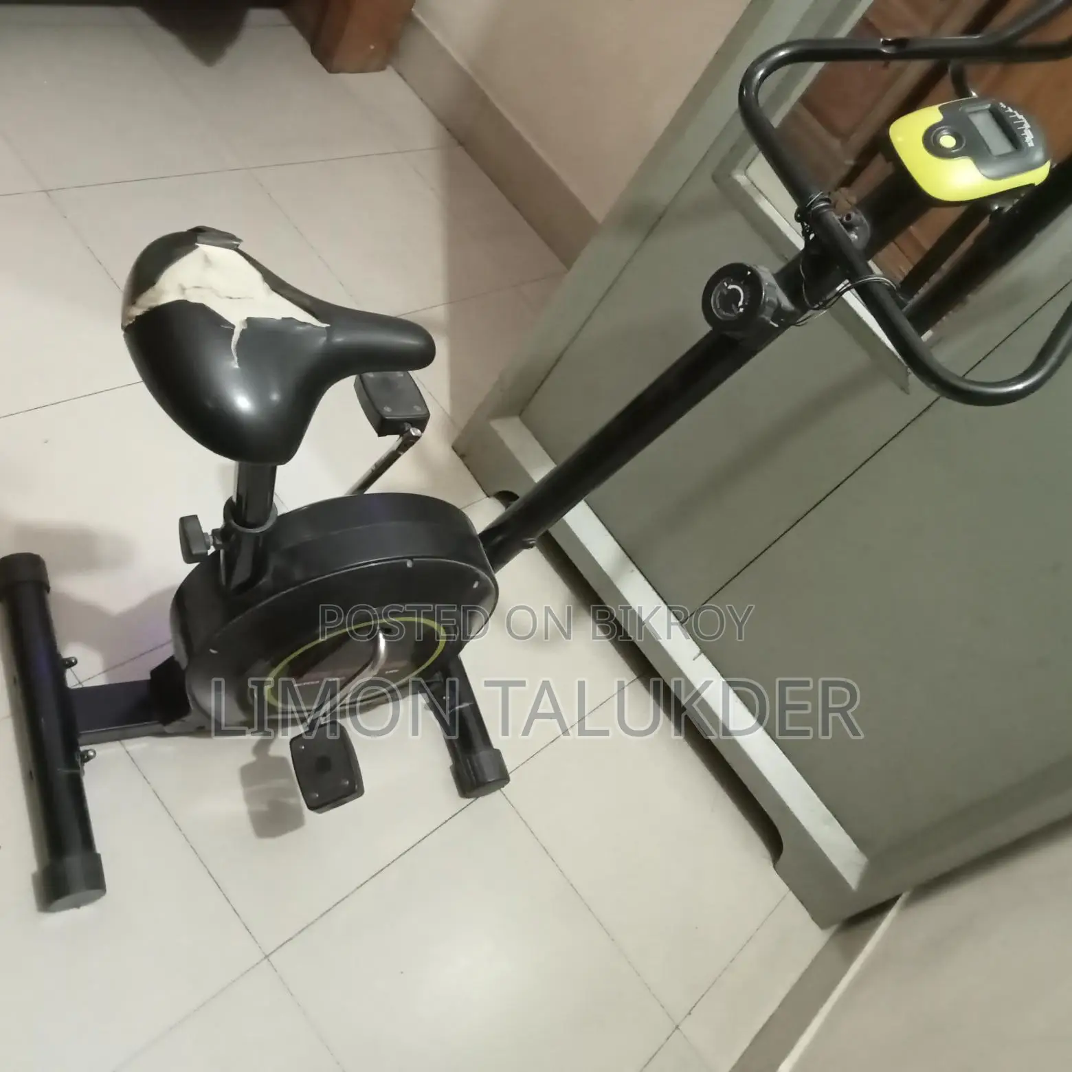 Cycling machine for home use.