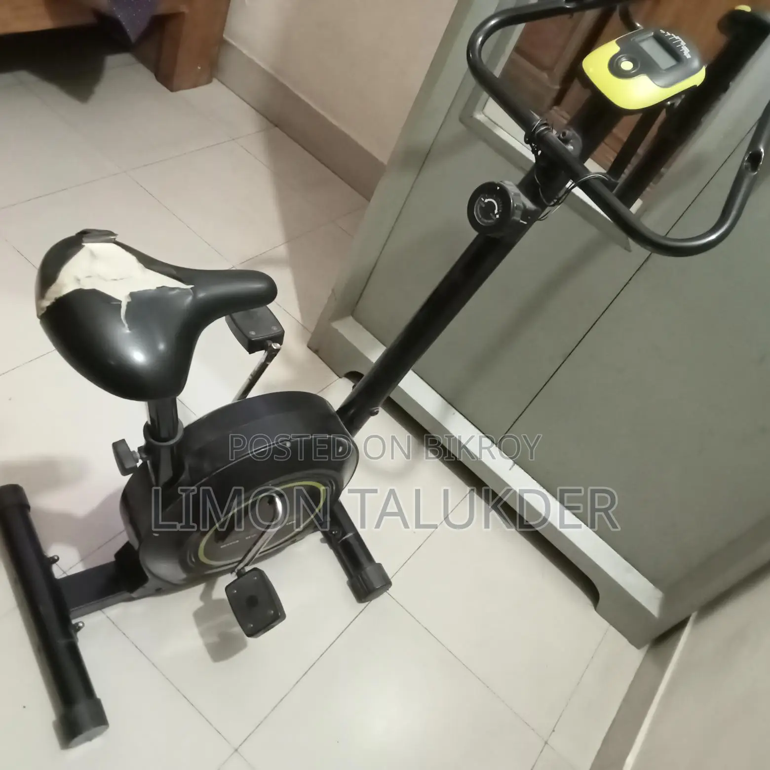 Cycling machine for home use.