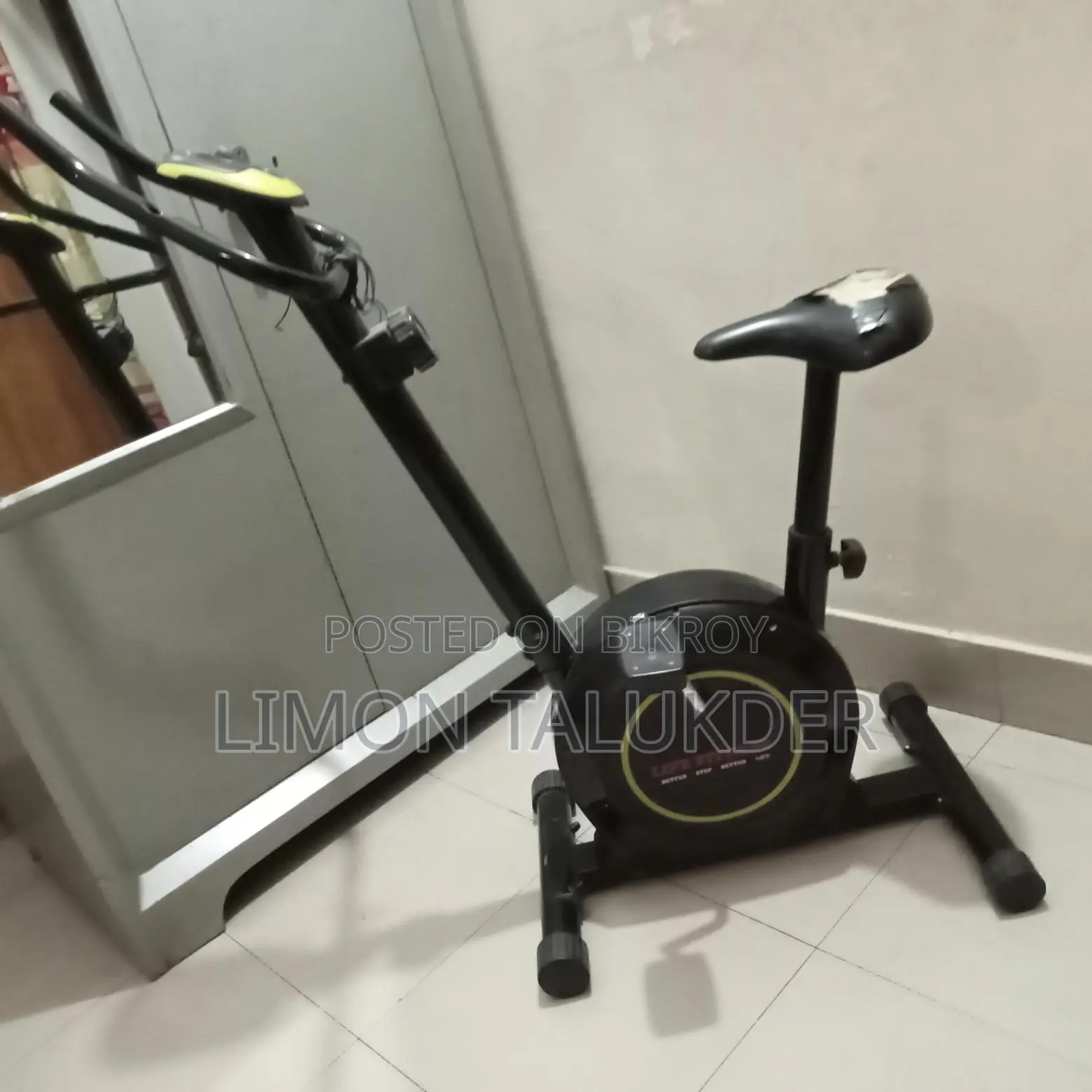 Cycling machine for home use.