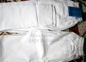 সাদা ইস্টিস ও সুতি চেক ট্রাউজার