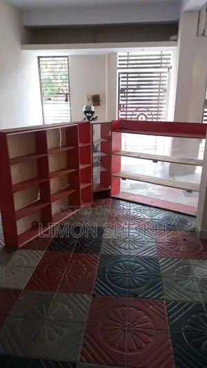 পারটেক্স দিয়ে তৈরি তিনটি তাক অথবা ডিসপ্লে র‌্যাক