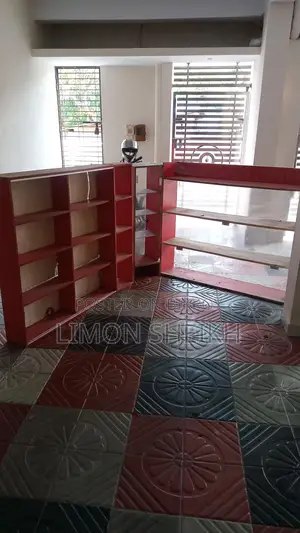 পারটেক্স দিয়ে তৈরি তিনটি তাক অথবা ডিসপ্লে র‌্যাক