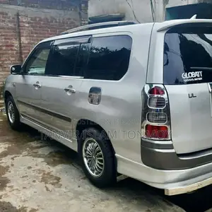 Toyota Succeed . 2011