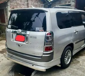 Toyota Succeed . 2011